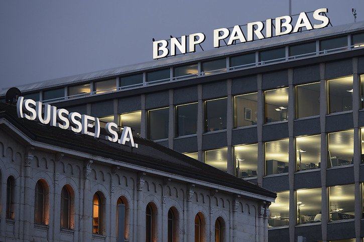 BNP Paribas a  lancé une procédure de consultation avec la commission du personnel à Genève dans le cadre des suppressions de postes. (archives) © KEYSTONE/MARTIAL TREZZINI